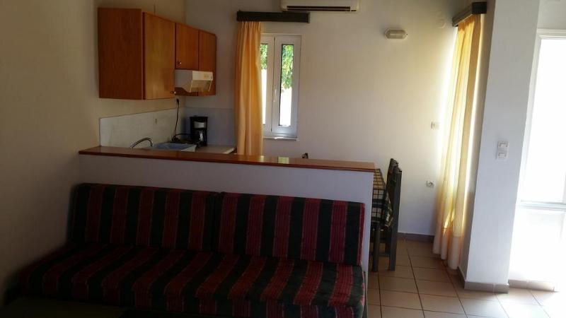 كاتو ذاراتسو Theos Village Apartments المظهر الخارجي الصورة